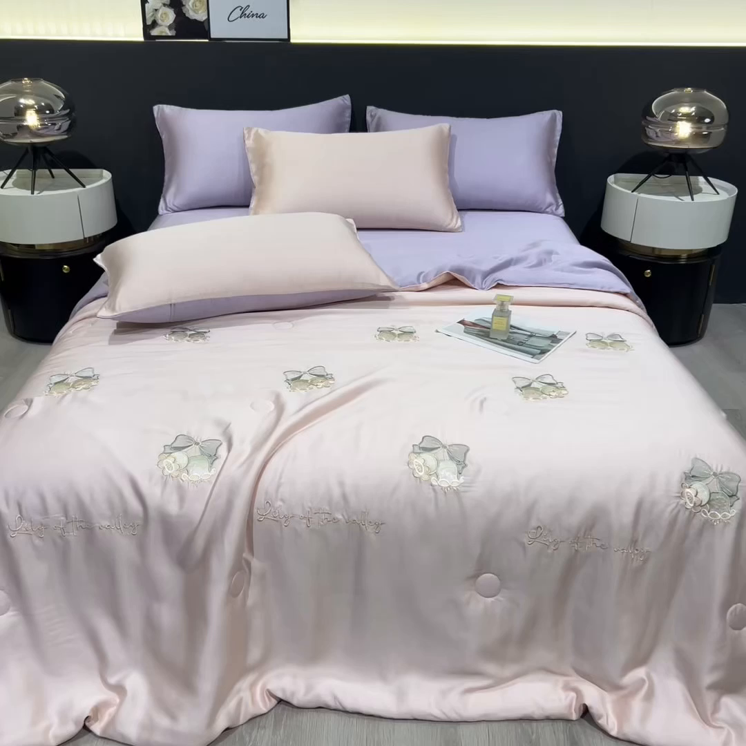 91家纺网 家纺一手货源 找家纺 兄弟坊 2026新款水洗冰丝刺绣夏被夏凉被夏被四件套 铃铛花序