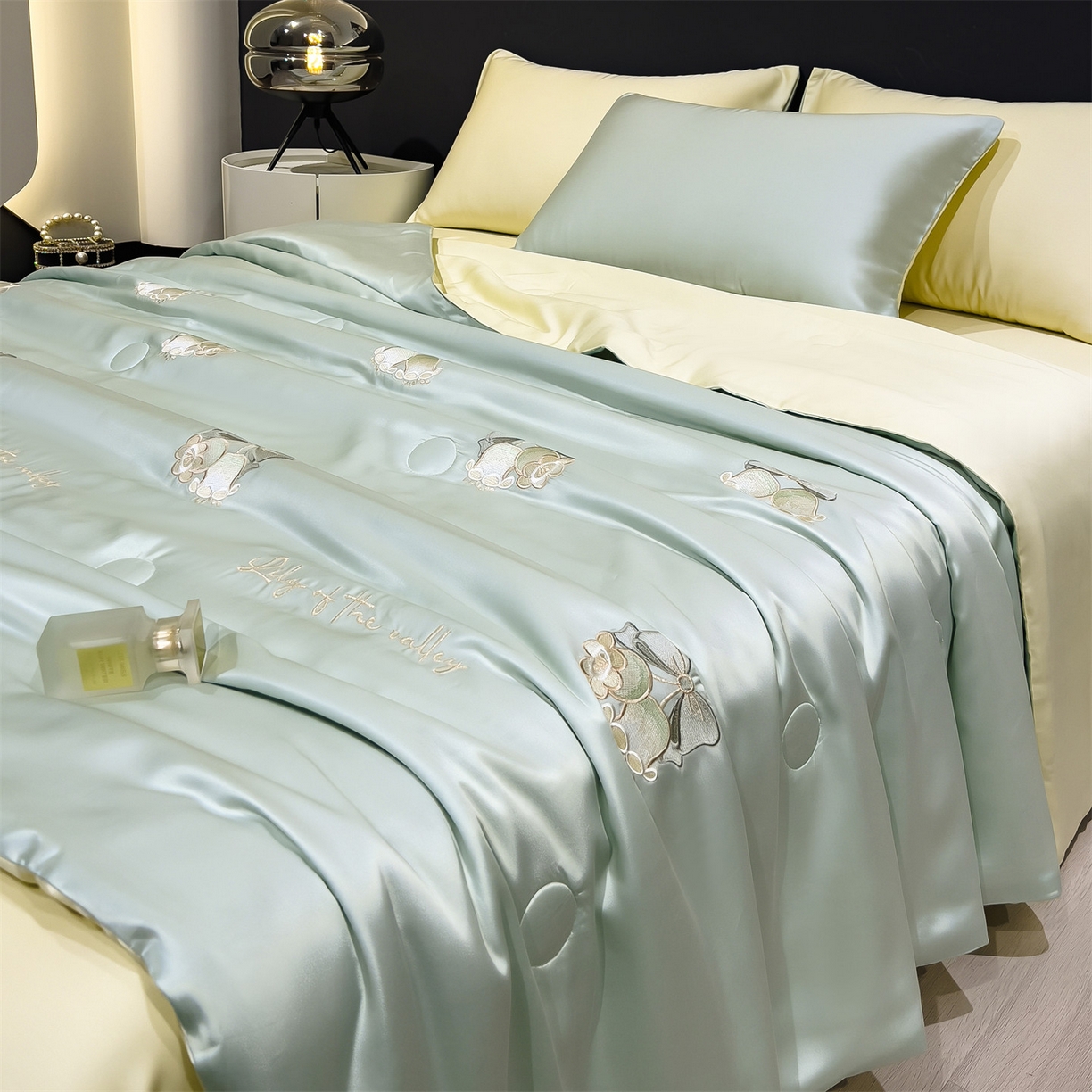 91家纺网 家纺一手货源 找家纺 兄弟坊 2026新款水洗冰丝刺绣夏被夏凉被夏被四件套 铃铛花序-薄荷色