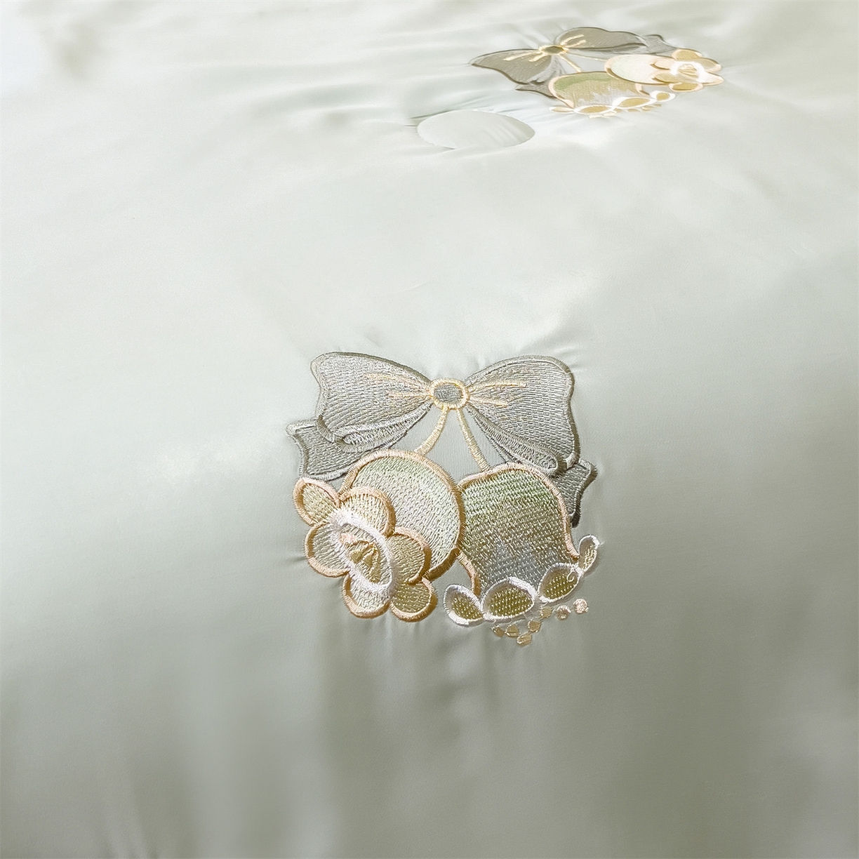 91家纺网 家纺一手货源 找家纺 兄弟坊 2026新款水洗冰丝刺绣夏被夏凉被夏被四件套 铃铛花序-薄荷色