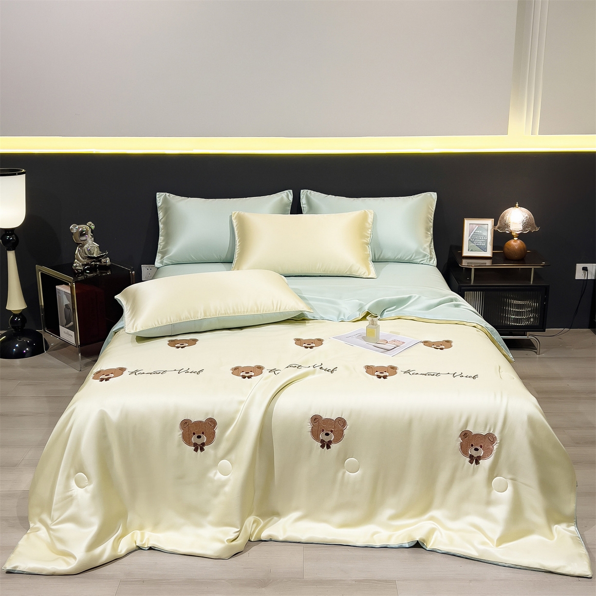 91家纺网 家纺一手货源 找家纺 兄弟坊 2026新款水洗冰丝刺绣夏被夏凉被夏被四件套 绒绒熊-暖黄