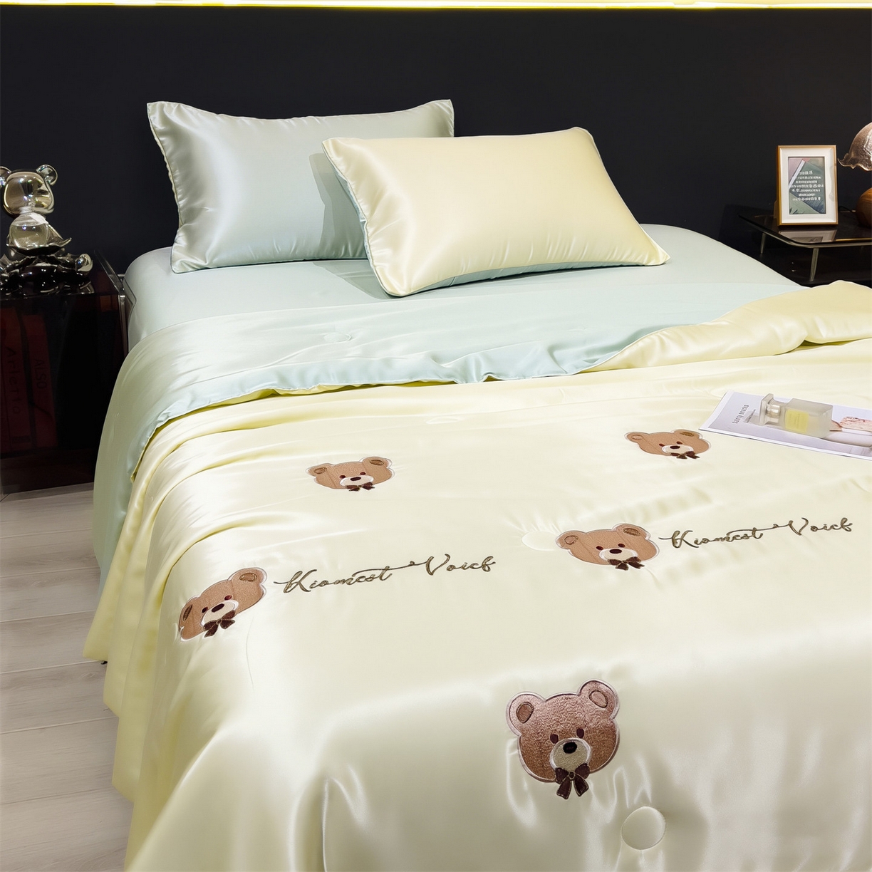 91家纺网 家纺一手货源 找家纺 兄弟坊 2026新款水洗冰丝刺绣夏被夏凉被夏被四件套 绒绒熊-暖黄