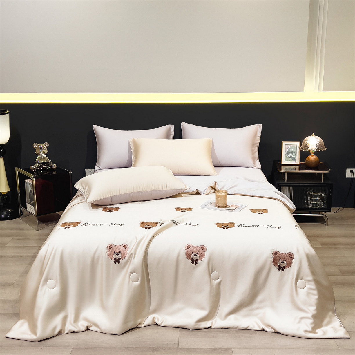 91家纺网 家纺一手货源 找家纺 兄弟坊 2026新款水洗冰丝刺绣夏被夏凉被夏被四件套 绅土熊-柔黄