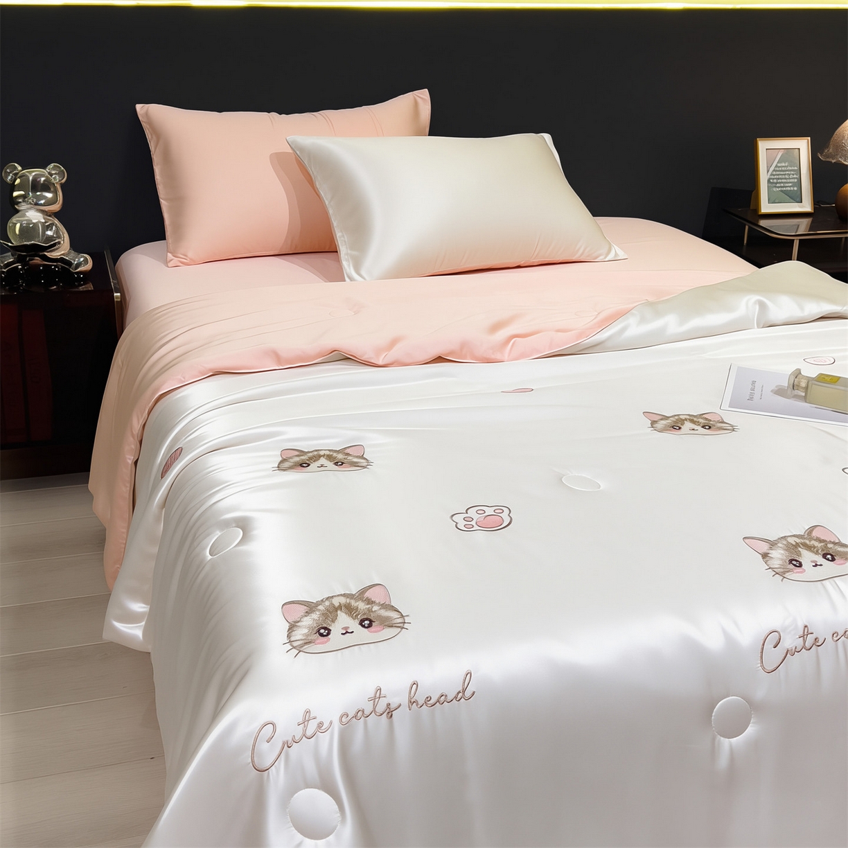 91家纺网 家纺一手货源 找家纺 兄弟坊 2026新款水洗冰丝刺绣夏被夏凉被夏被四件套 枕边猫-白色