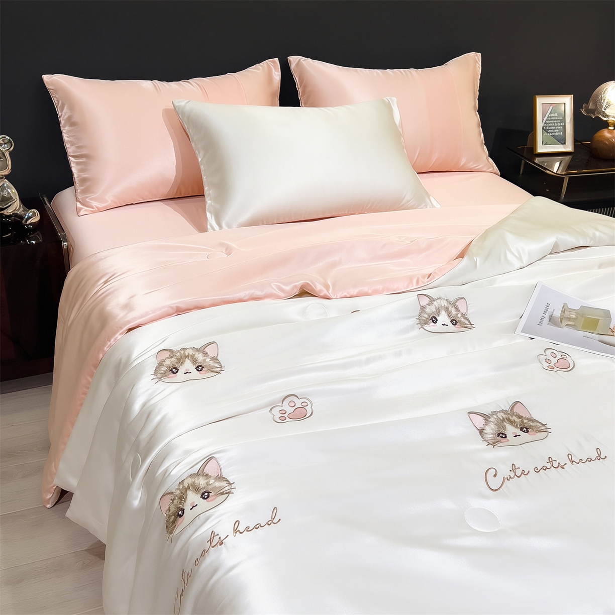 91家纺网 家纺一手货源 找家纺 兄弟坊 2026新款水洗冰丝刺绣夏被夏凉被夏被四件套 枕边猫-白色