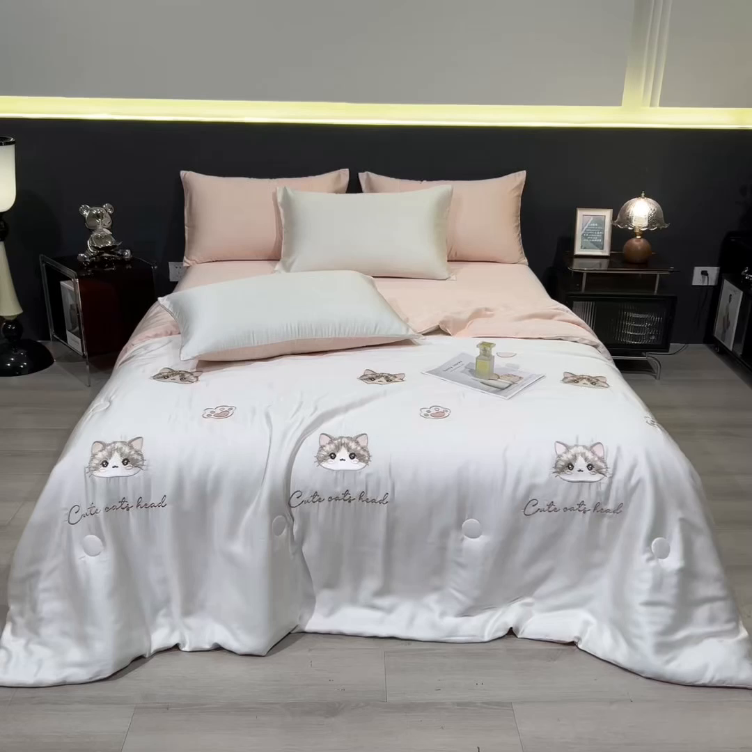 91家纺网 家纺一手货源 找家纺 兄弟坊 2026新款水洗冰丝刺绣夏被夏凉被夏被四件套 枕边猫-白色