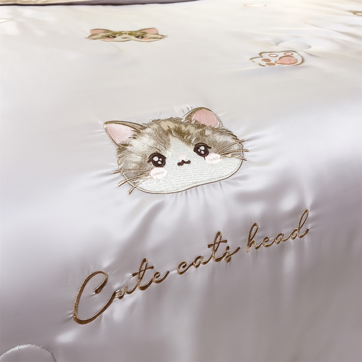 91家纺网 家纺一手货源 找家纺 兄弟坊 2026新款水洗冰丝刺绣夏被夏凉被夏被四件套 枕边猫-浅紫