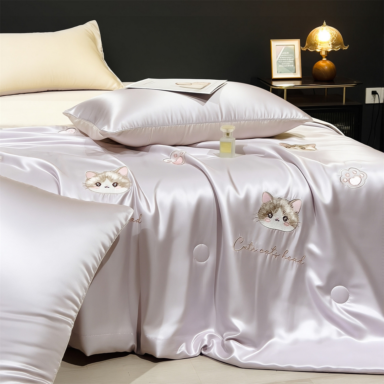 91家纺网 家纺一手货源 找家纺 兄弟坊 2026新款水洗冰丝刺绣夏被夏凉被夏被四件套 枕边猫-浅紫