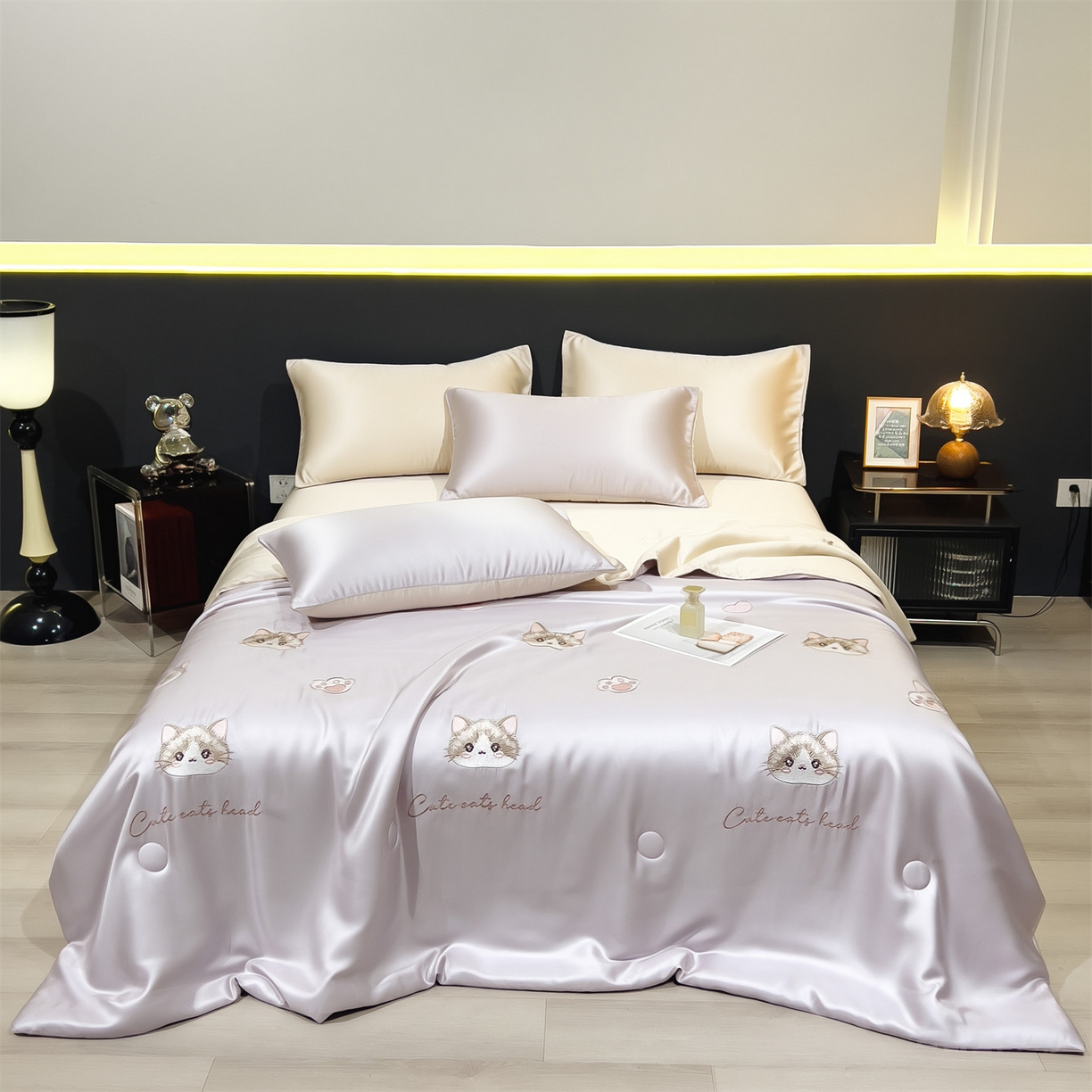 91家纺网 家纺一手货源 找家纺 兄弟坊 2026新款水洗冰丝刺绣夏被夏凉被夏被四件套 枕边猫-浅紫