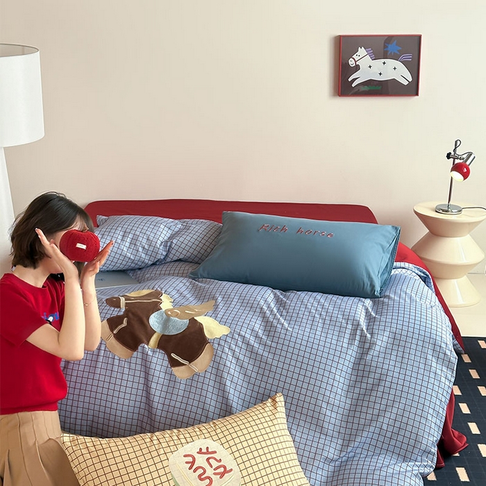 91家纺网 家纺一手货源 找家纺 桃子家居 2026新款A类纯棉全棉元气小马贴布绣高端刺绣工艺四件套系列 棉贴布绣-发发马