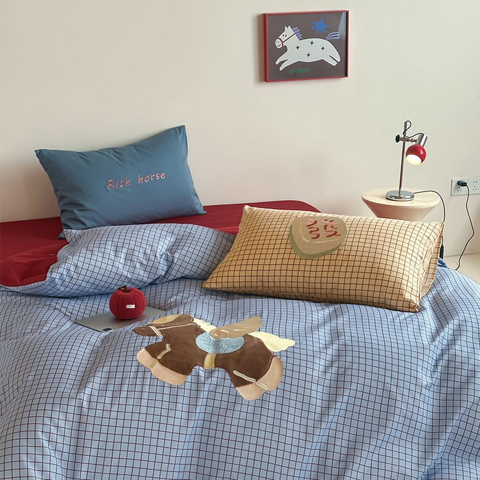 91家纺网 家纺一手货源 找家纺 桃子家居 2026新款A类纯棉全棉元气小马贴布绣高端刺绣工艺四件套系列 棉贴布绣-发发马