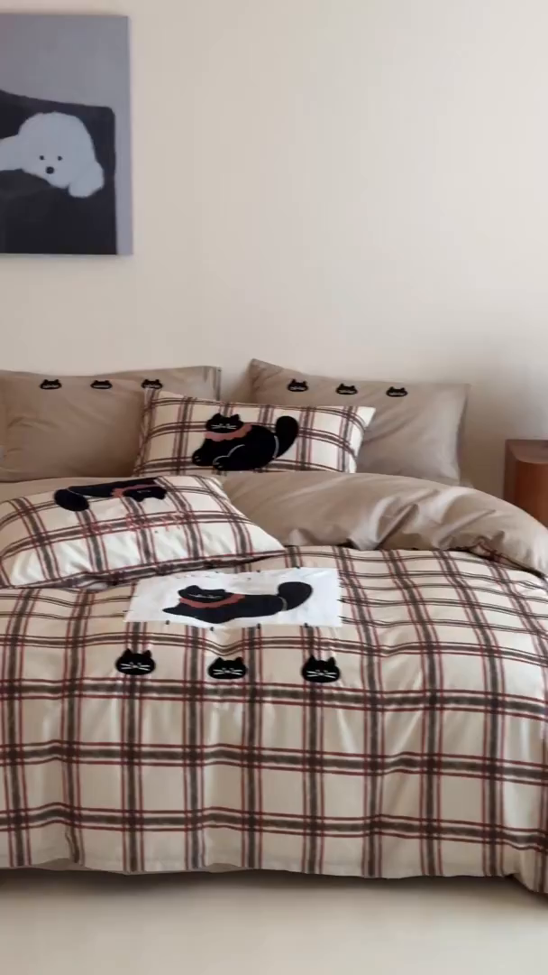 91家纺网 家纺一手货源 找家纺 桃子家居 2026新款A类纯棉全棉元气小马贴布绣高端刺绣工艺四件套系列 棉贴布绣-焦糖小黑猫