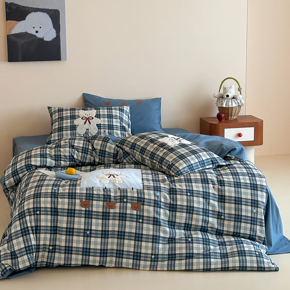 91家纺网 家纺一手货源 找家纺 桃子家居 2026新款A类纯棉全棉元气小马贴布绣高端刺绣工艺四件套系列 棉贴布绣-蓝格小熊