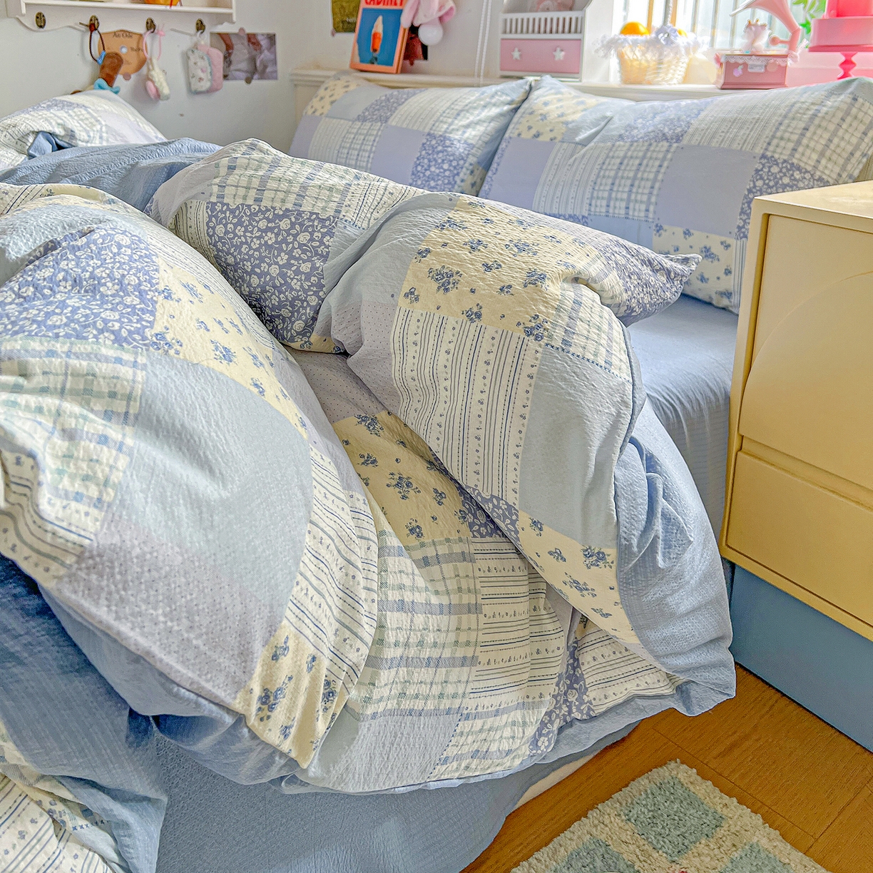 91家纺网 家纺一手货源 找家纺 仟人梦 2026新款云感双层纱印花四件套 半亩花田