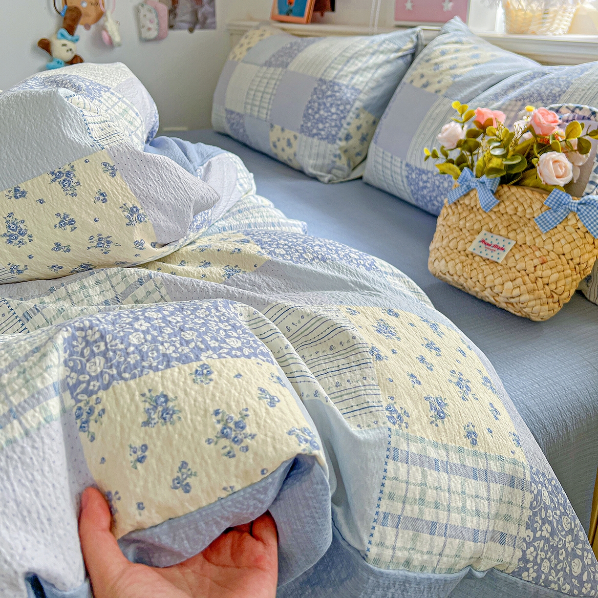 91家纺网 家纺一手货源 找家纺 仟人梦 2026新款云感双层纱印花四件套 半亩花田