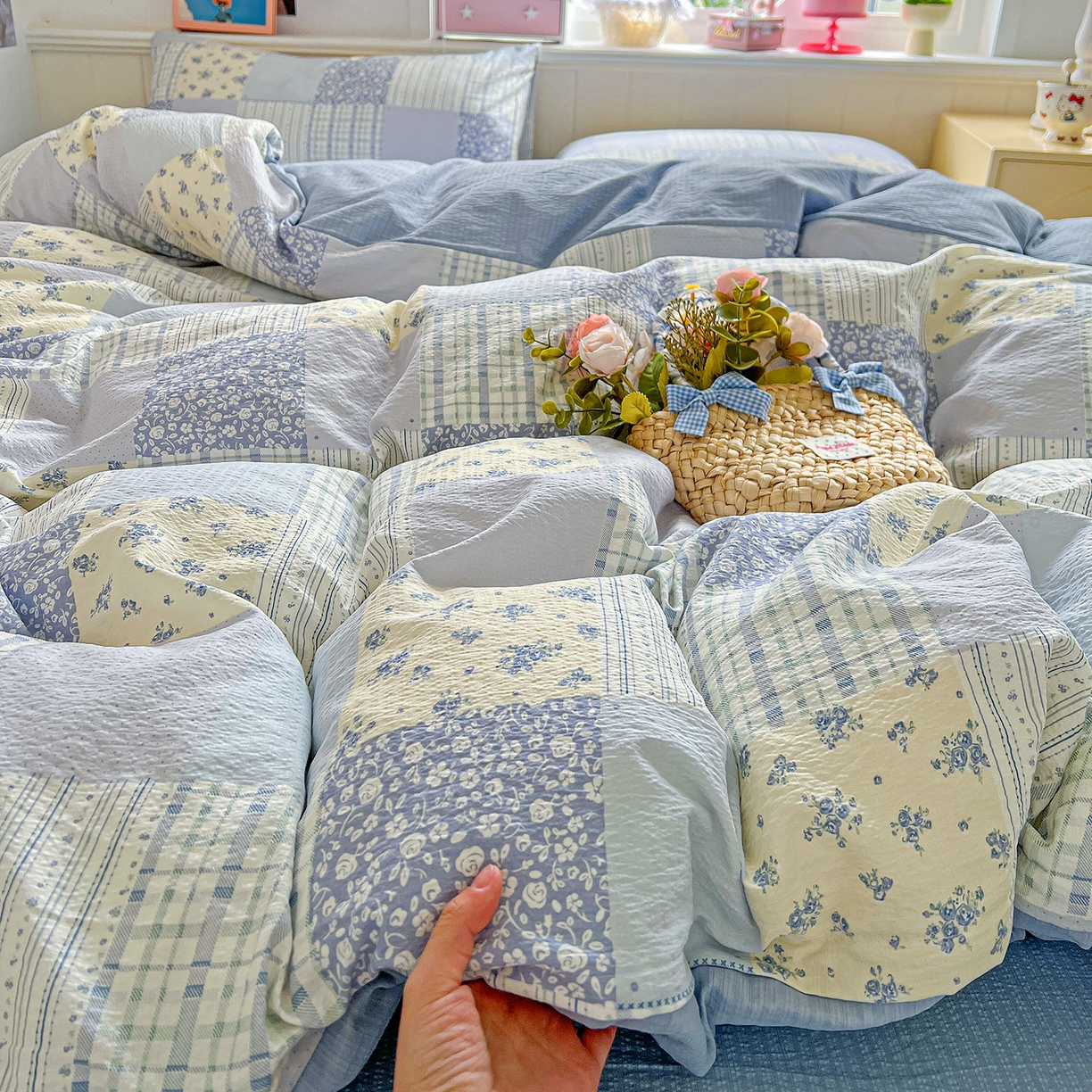 91家纺网 家纺一手货源 找家纺 仟人梦 2026新款云感双层纱印花四件套 半亩花田