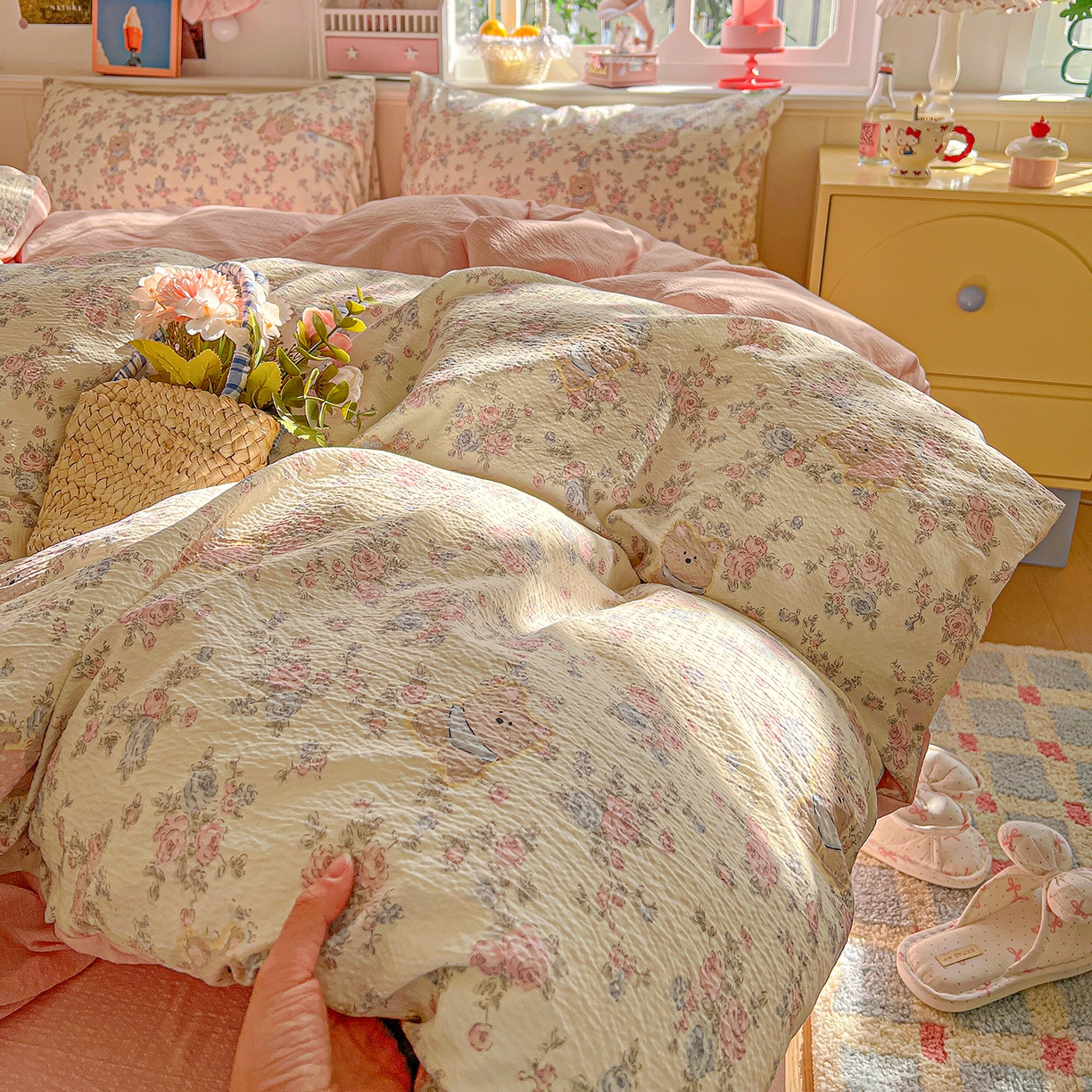 91家纺网 家纺一手货源 找家纺 仟人梦 2026新款云感双层纱印花四件套 花园里