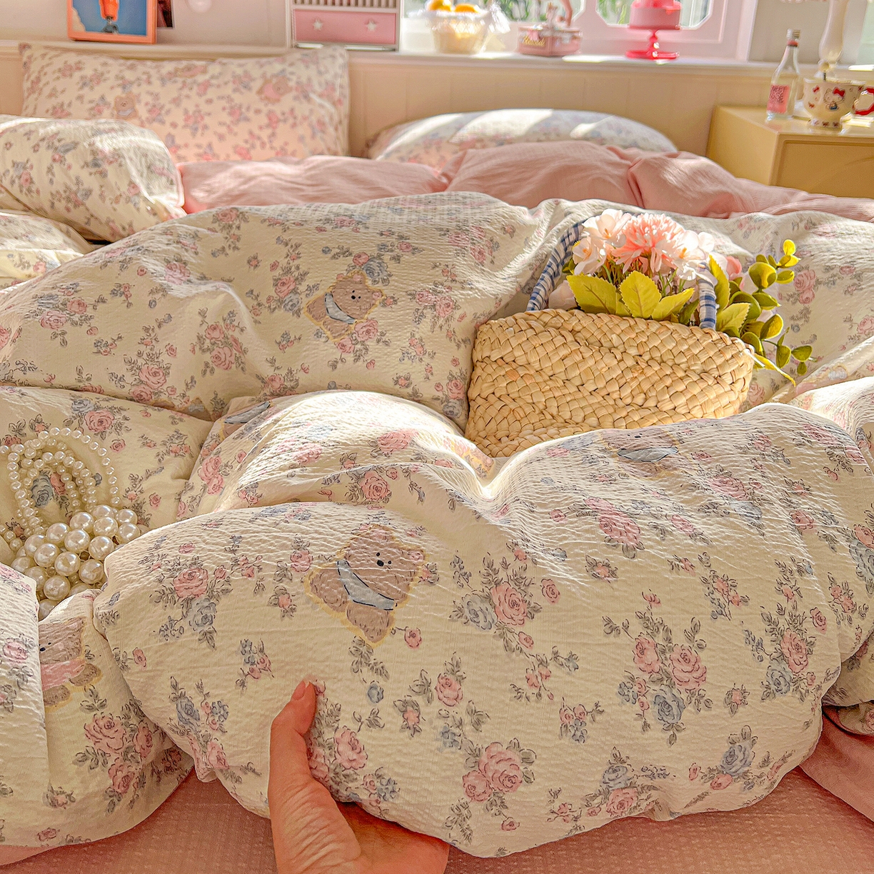 91家纺网 家纺一手货源 找家纺 仟人梦 2026新款云感双层纱印花四件套 花园里