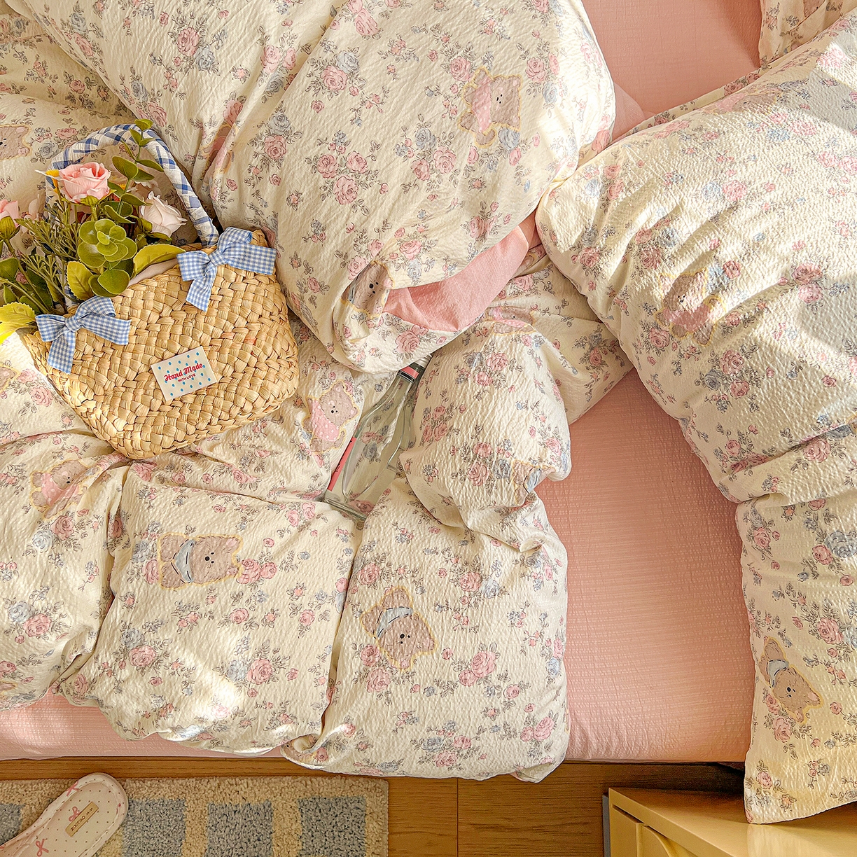 91家纺网 家纺一手货源 找家纺 仟人梦 2026新款云感双层纱印花四件套 花园里