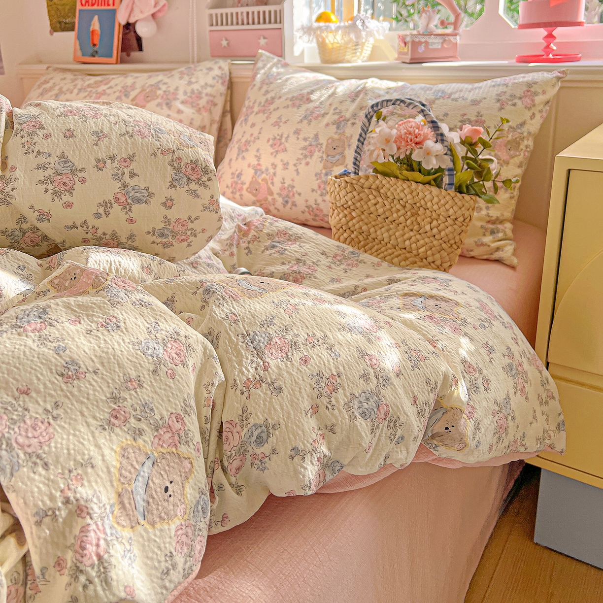 91家纺网 家纺一手货源 找家纺 仟人梦 2026新款云感双层纱印花四件套 花园里