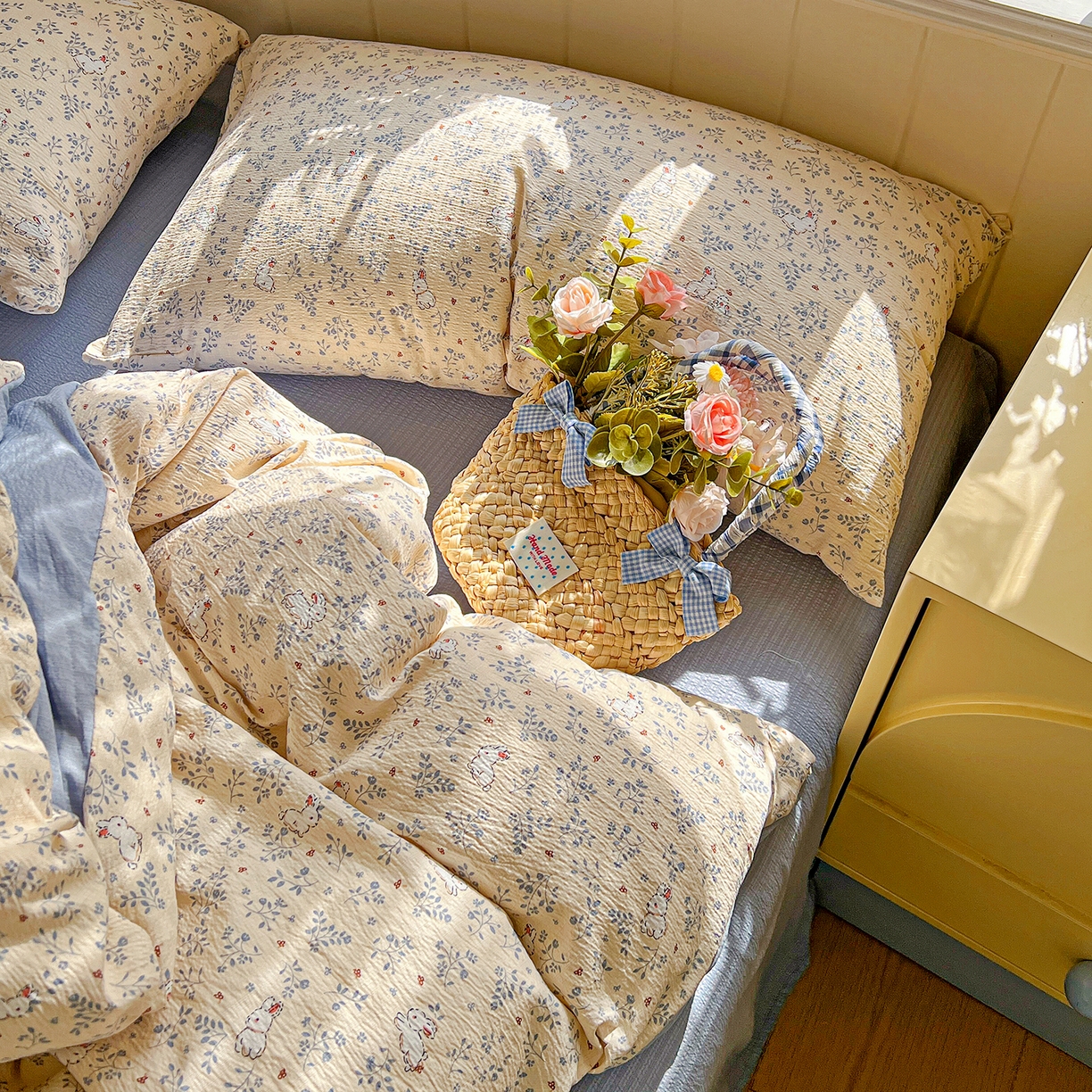 91家纺网 家纺一手货源 找家纺 仟人梦 2026新款云感双层纱印花四件套 花园兔