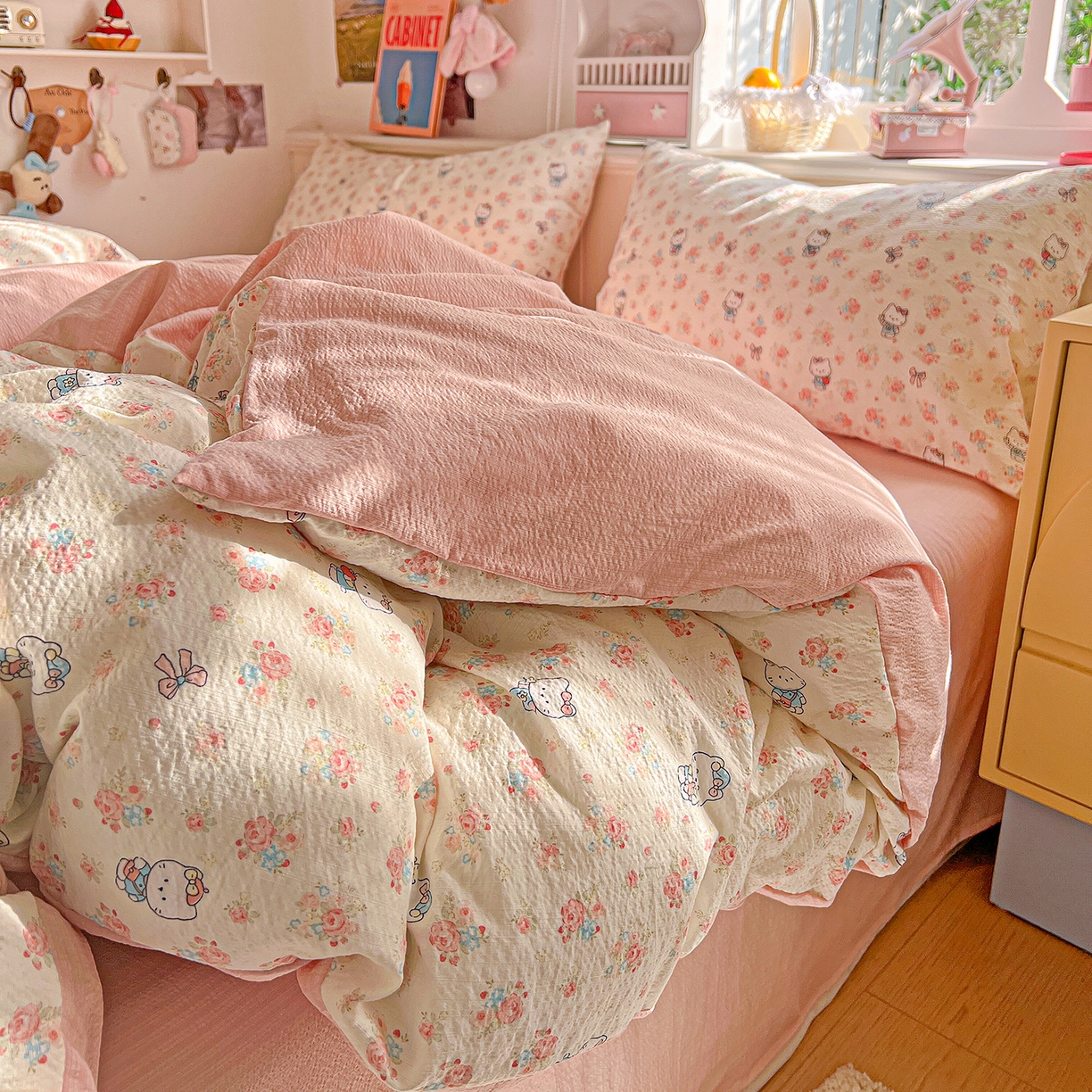 91家纺网 家纺一手货源 找家纺 仟人梦 2026新款云感双层纱印花四件套 凯迪猫