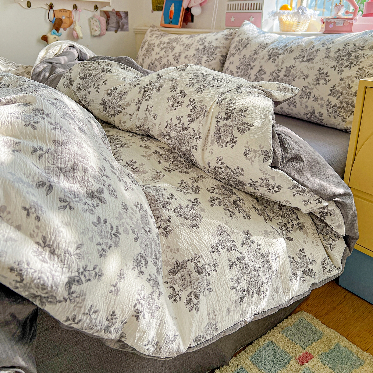 91家纺网 家纺一手货源 找家纺 仟人梦 2026新款云感双层纱印花四件套 蓝黛