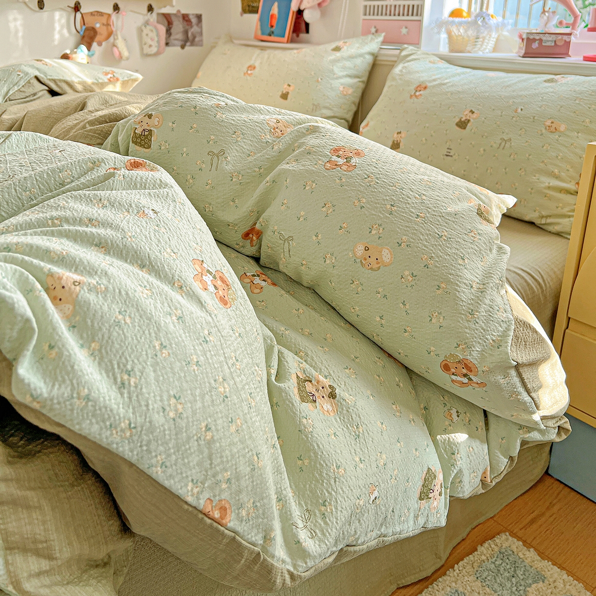 91家纺网 家纺一手货源 找家纺 仟人梦 2026新款云感双层纱印花四件套 绿色泡泡