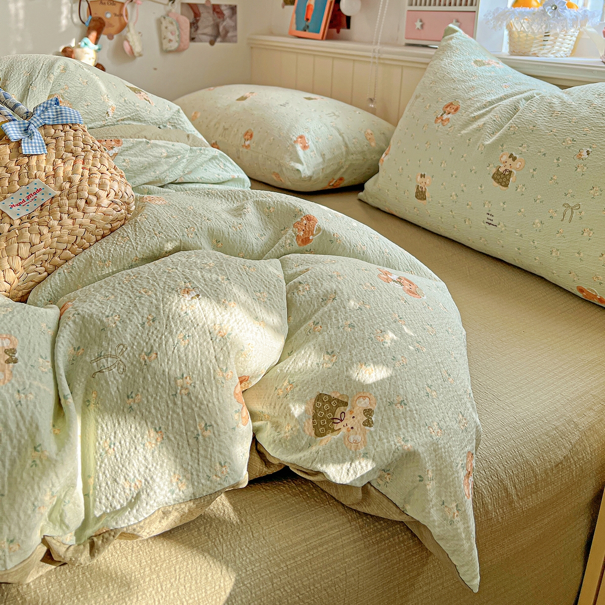 91家纺网 家纺一手货源 找家纺 仟人梦 2026新款云感双层纱印花四件套 绿色泡泡