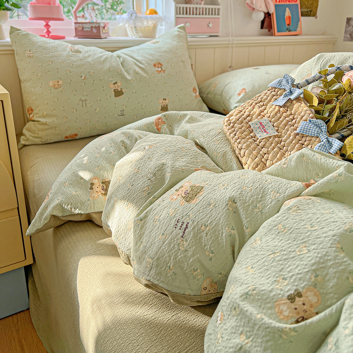 91家纺网 家纺一手货源 找家纺 仟人梦 2026新款云感双层纱印花四件套 绿色泡泡