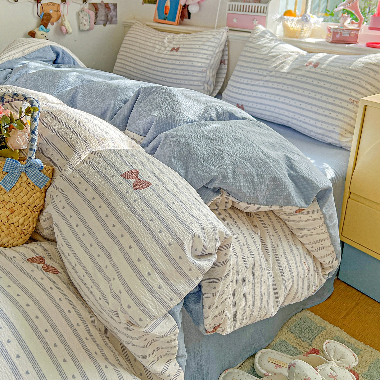 91家纺网 家纺一手货源 找家纺 仟人梦 2026新款云感双层纱印花四件套 清新条纹