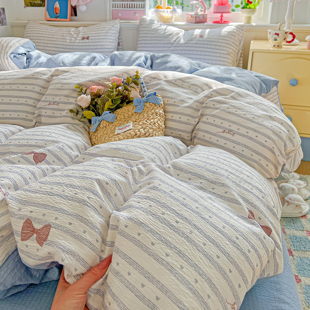 91家纺网 家纺一手货源 找家纺 仟人梦 2026新款云感双层纱印花四件套 清新条纹