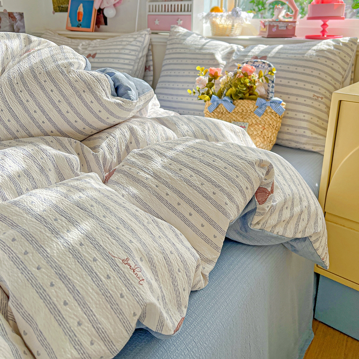 91家纺网 家纺一手货源 找家纺 仟人梦 2026新款云感双层纱印花四件套 清新条纹