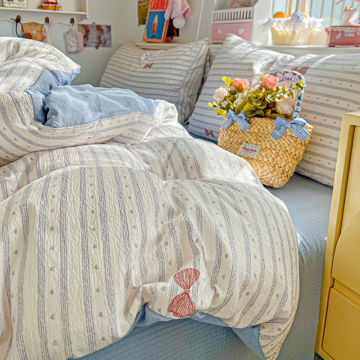 91家纺网 家纺一手货源 找家纺 仟人梦 2026新款云感双层纱印花四件套 清新条纹