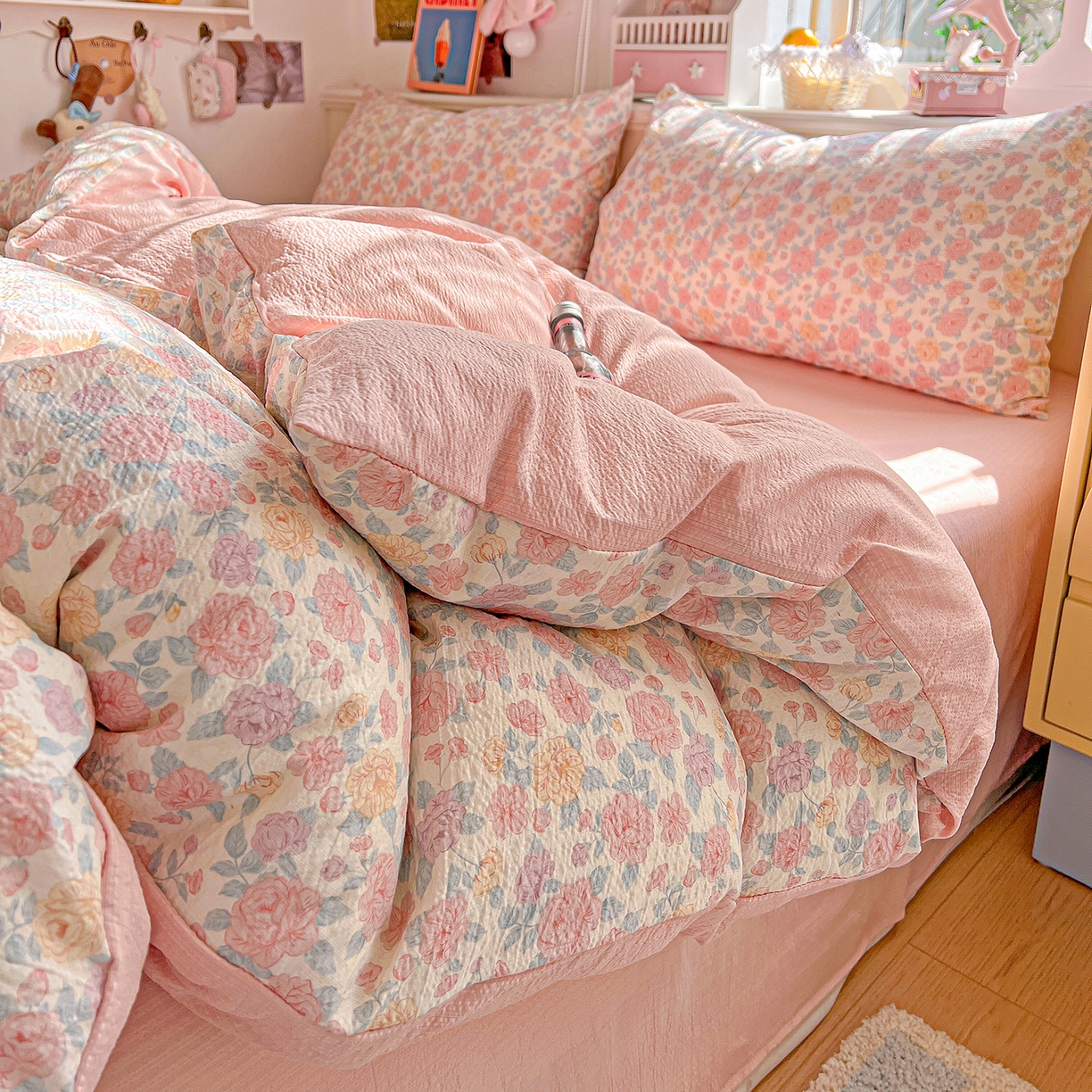 91家纺网 家纺一手货源 找家纺 仟人梦 2026新款云感双层纱印花四件套 水墨丹青-粉