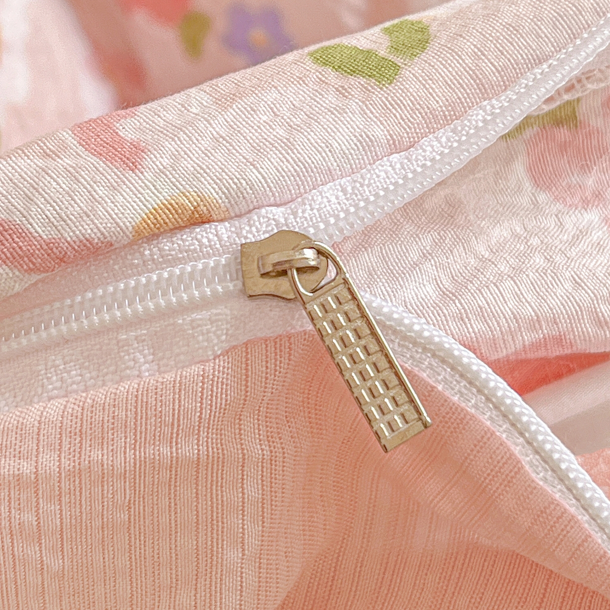 91家纺网 家纺一手货源 找家纺 仟人梦 2026新款云感双层纱印花四件套 云之瑶