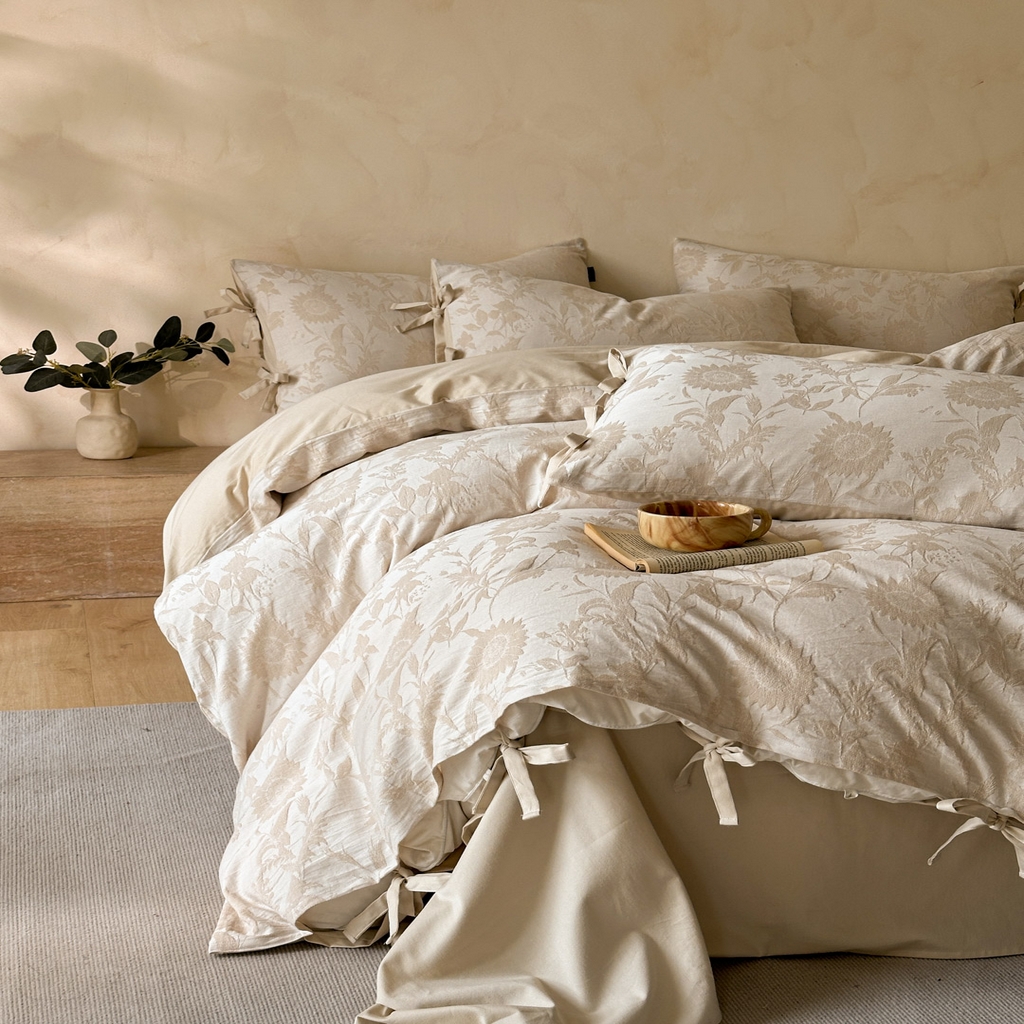 91家纺网 家纺一手货源 找家纺 宜代光年 2026新款亚麻大提花贡缎磨毛四件套系列 小清新花型 向日葵-米麻