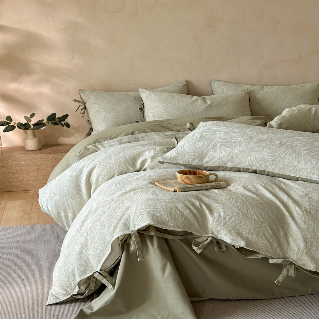 91家纺网 家纺一手货源 找家纺 宜代光年 2026新款亚麻大提花贡缎磨毛四件套系列 小清新花型 麻吉-浅绿