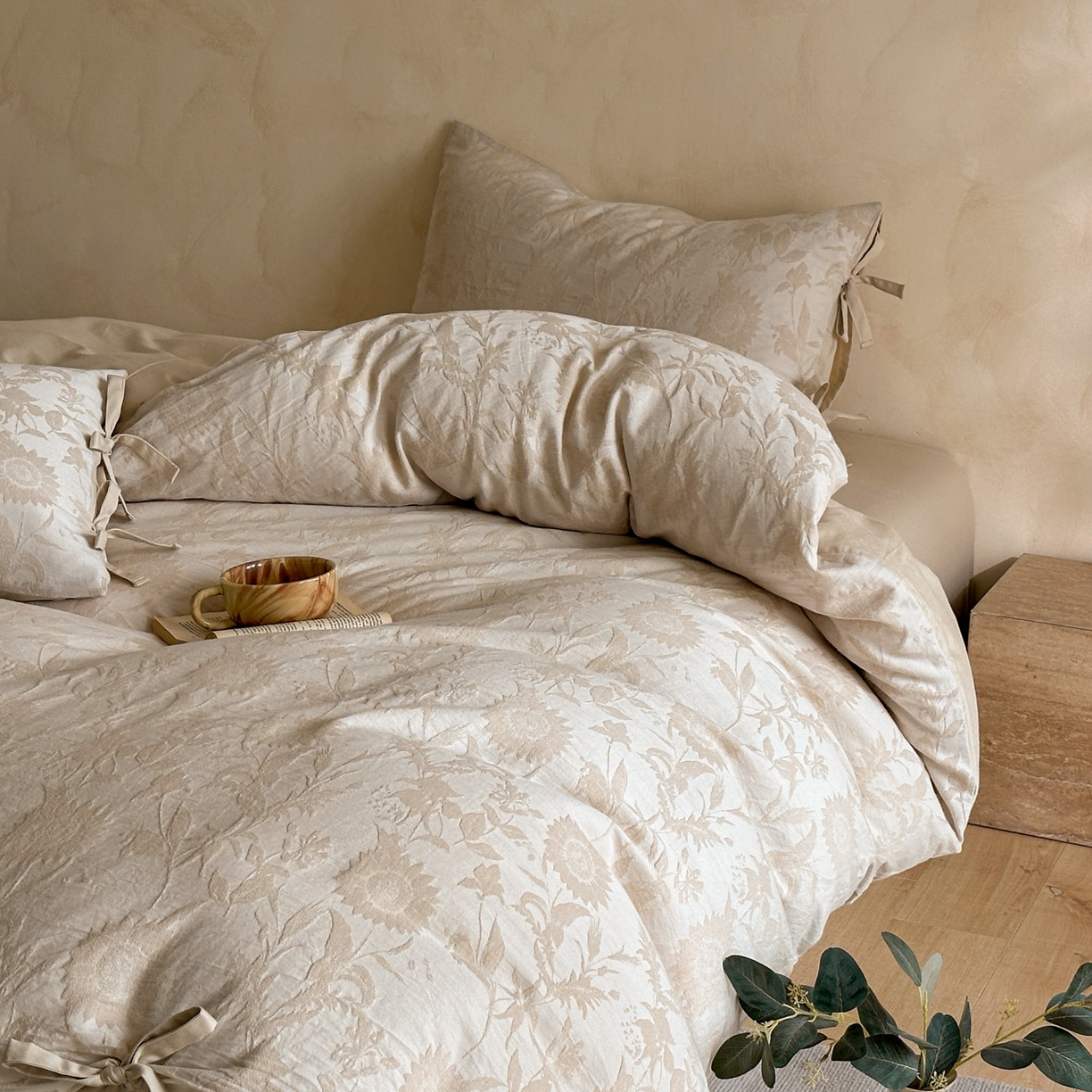 91家纺网 家纺一手货源 找家纺 宜代光年 2026新款亚麻大提花贡缎磨毛四件套系列 小清新花型 向日葵-米麻