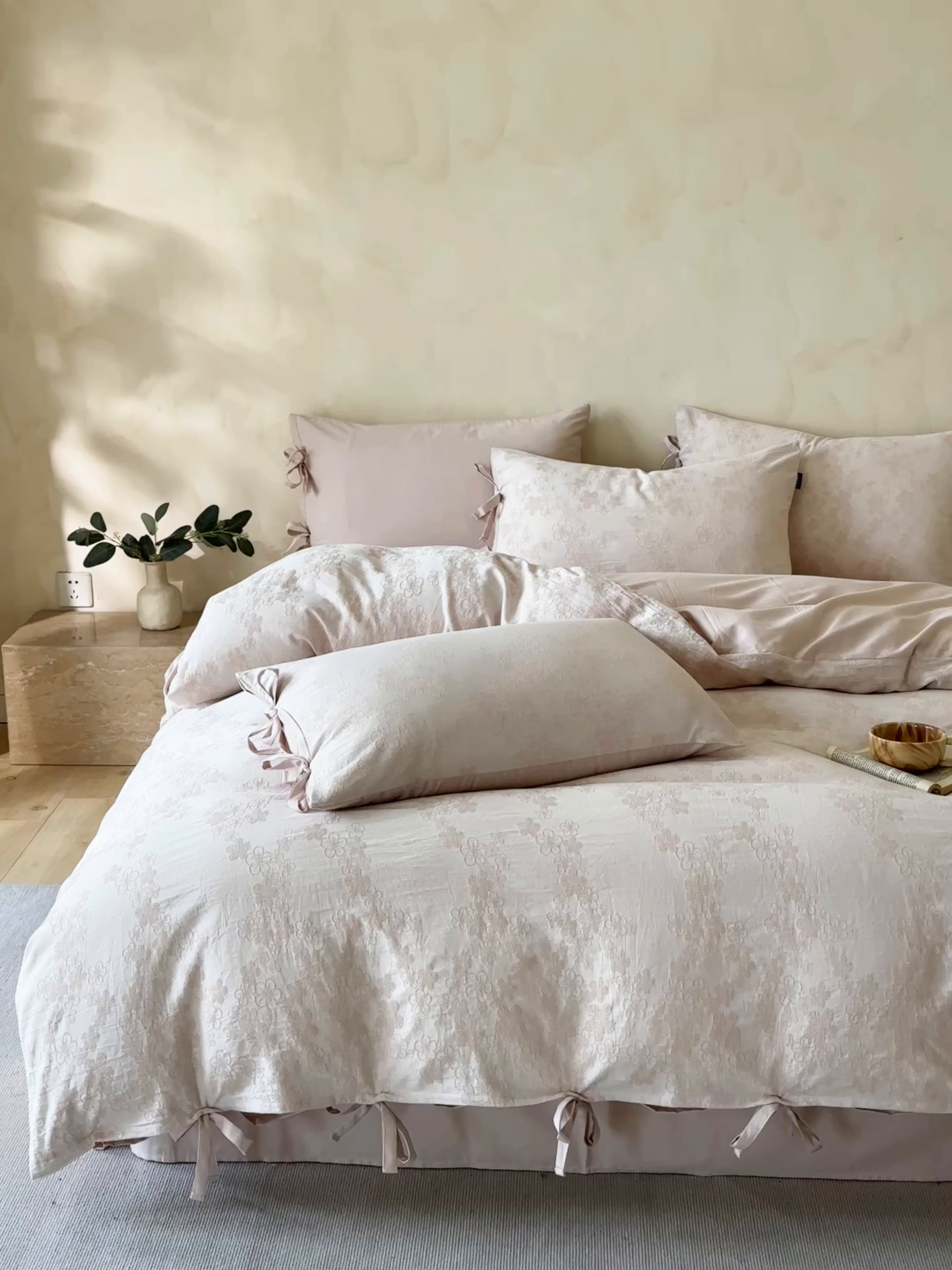 91家纺网 家纺一手货源 找家纺 （总）宜代光年 2026新款亚麻大提花贡缎磨毛四件套系列 小清新花型