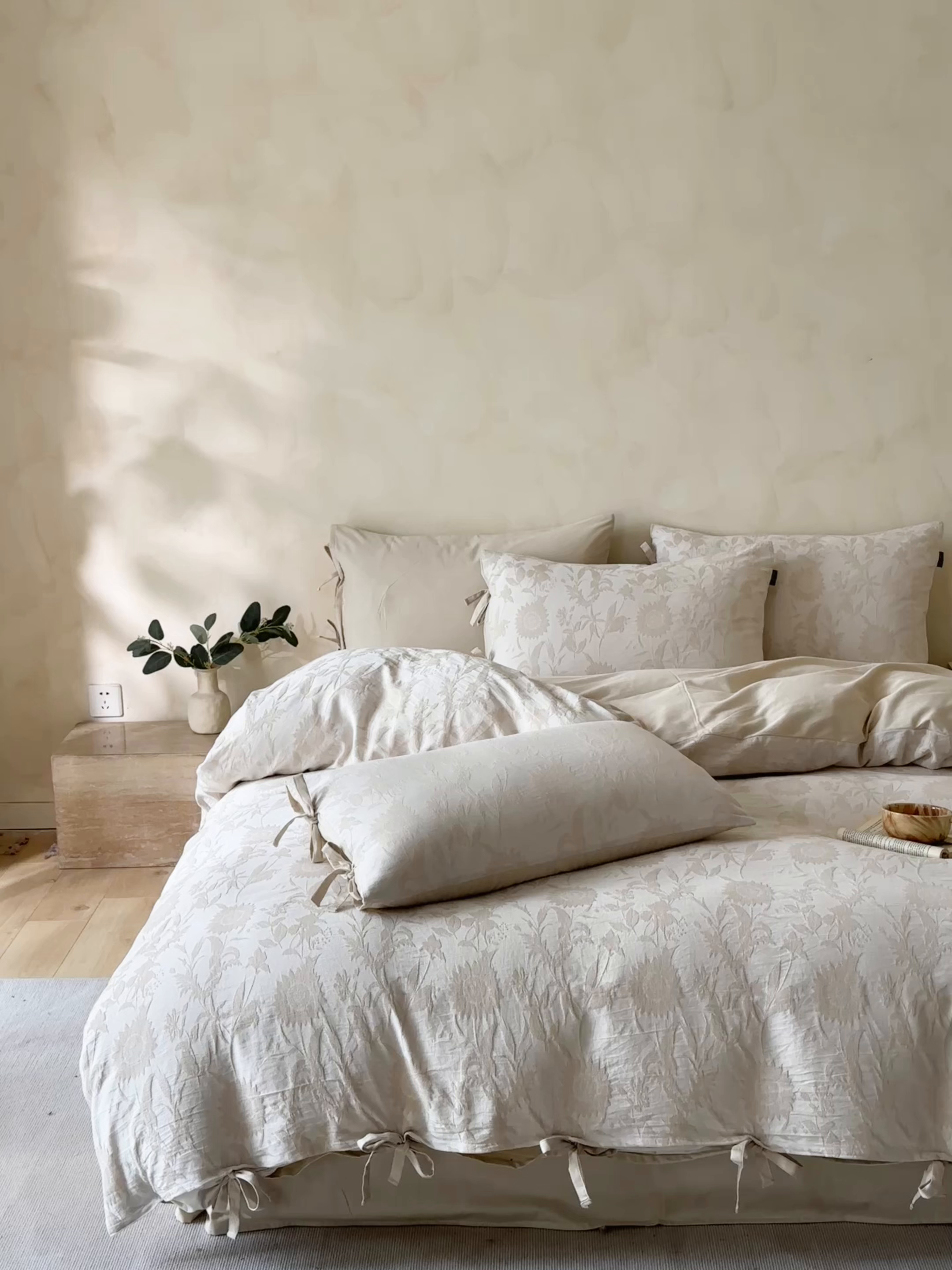 91家纺网 家纺一手货源 找家纺 宜代光年 2026新款亚麻大提花贡缎磨毛四件套系列 小清新花型 向日葵-米麻