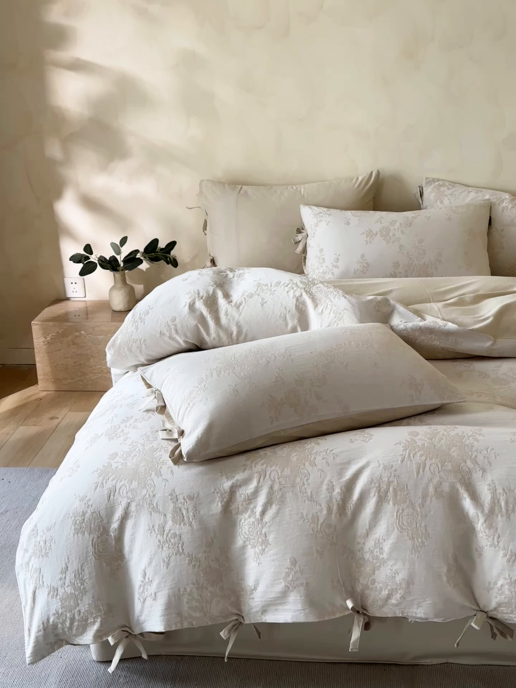 91家纺网 家纺一手货源 找家纺 宜代光年 2026新款亚麻大提花贡缎磨毛四件套系列 小清新花型 露西亚-米麻