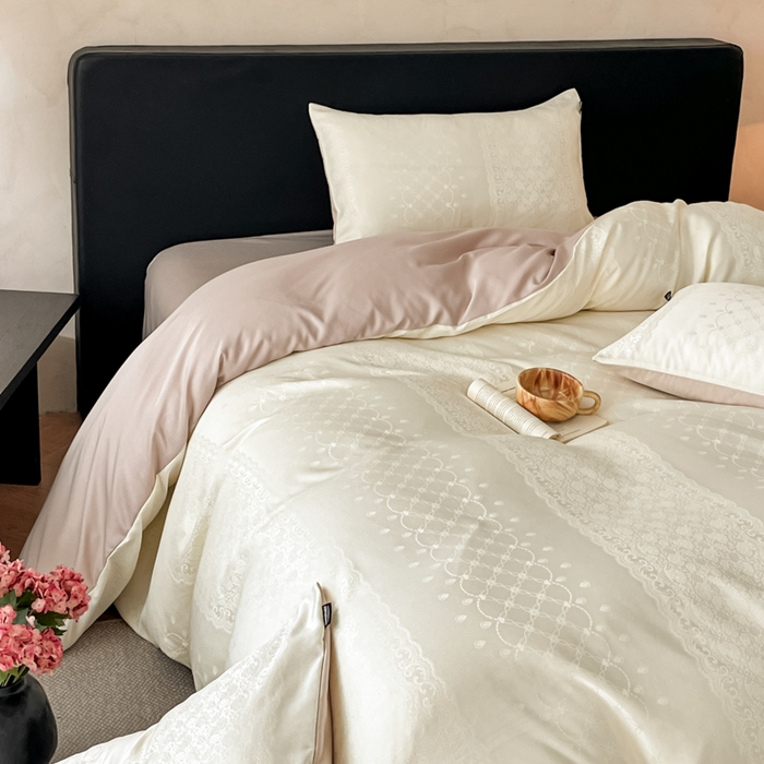 91家纺网 家纺一手货源 找家纺 米彩家纺 2026新款A类水洗真丝天丝亮丝提花四件套 浮生若梦奶昔白拼香槟