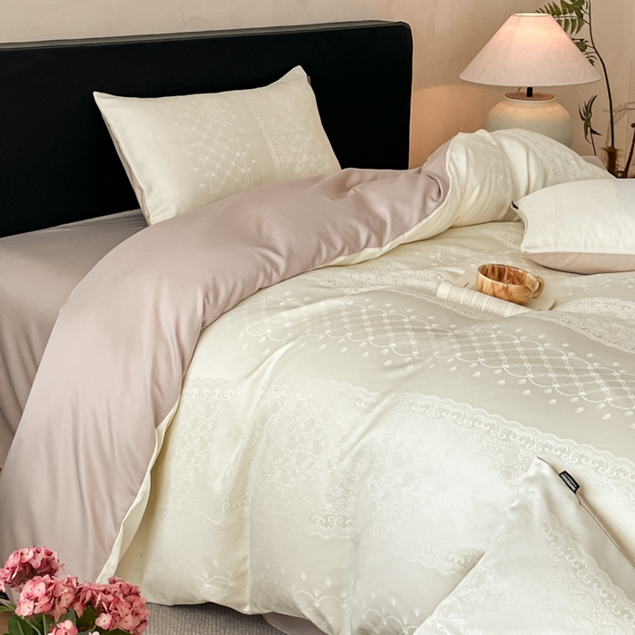 91家纺网 家纺一手货源 找家纺 米彩家纺 2026新款A类水洗真丝天丝亮丝提花四件套 浮生若梦奶昔白拼香槟