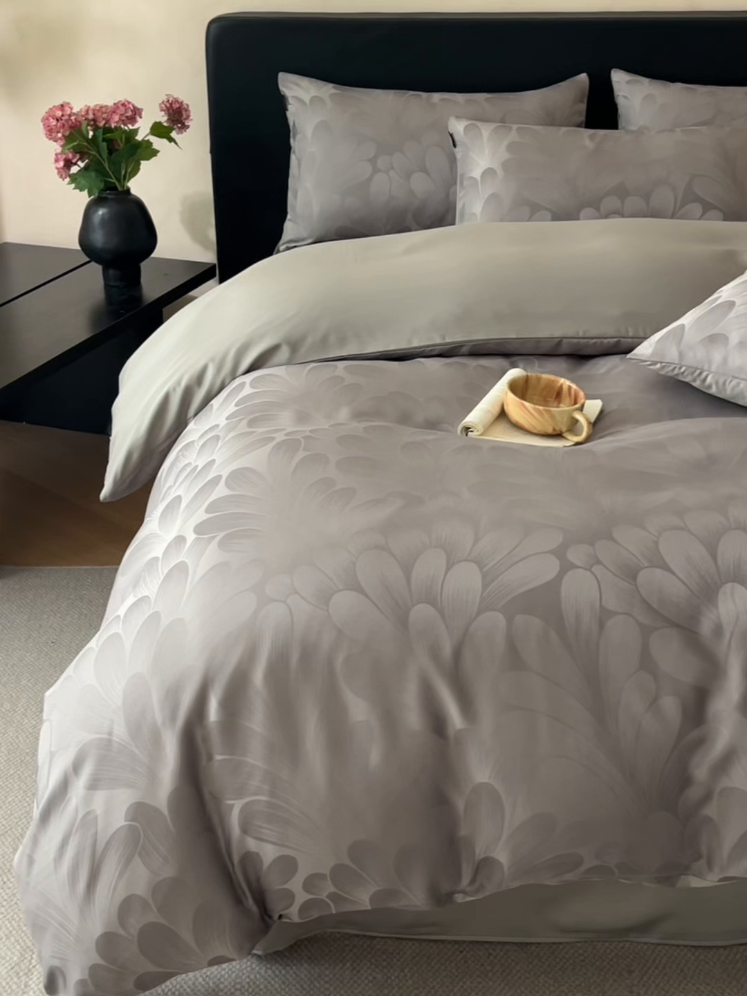 91家纺网 家纺一手货源 找家纺 米彩家纺 2026新款A类水洗真丝天丝亮丝提花四件套 叶影灰