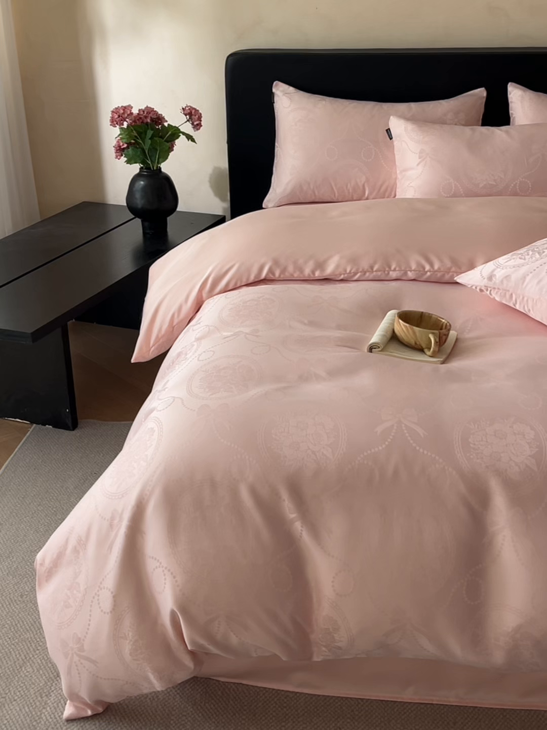 91家纺网 家纺一手货源 找家纺 米彩家纺 2026新款A类水洗真丝天丝亮丝提花四件套 秘境粉玉