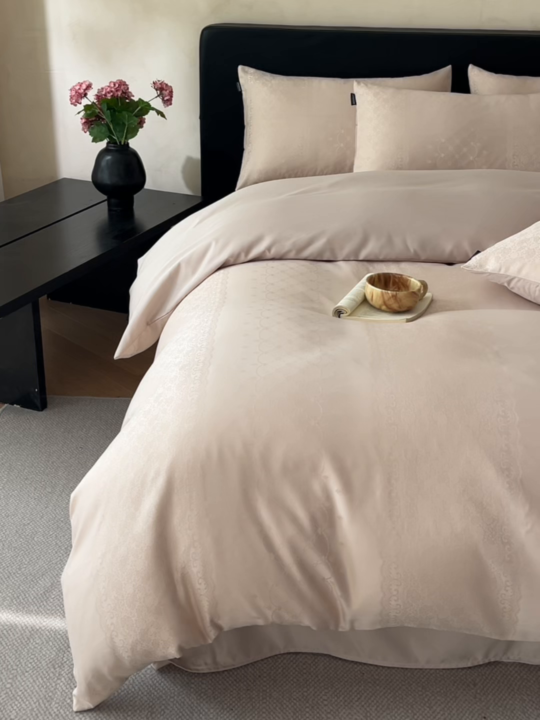 91家纺网 家纺一手货源 找家纺 米彩家纺 2026新款A类水洗真丝天丝亮丝提花四件套 浮生若梦香槟