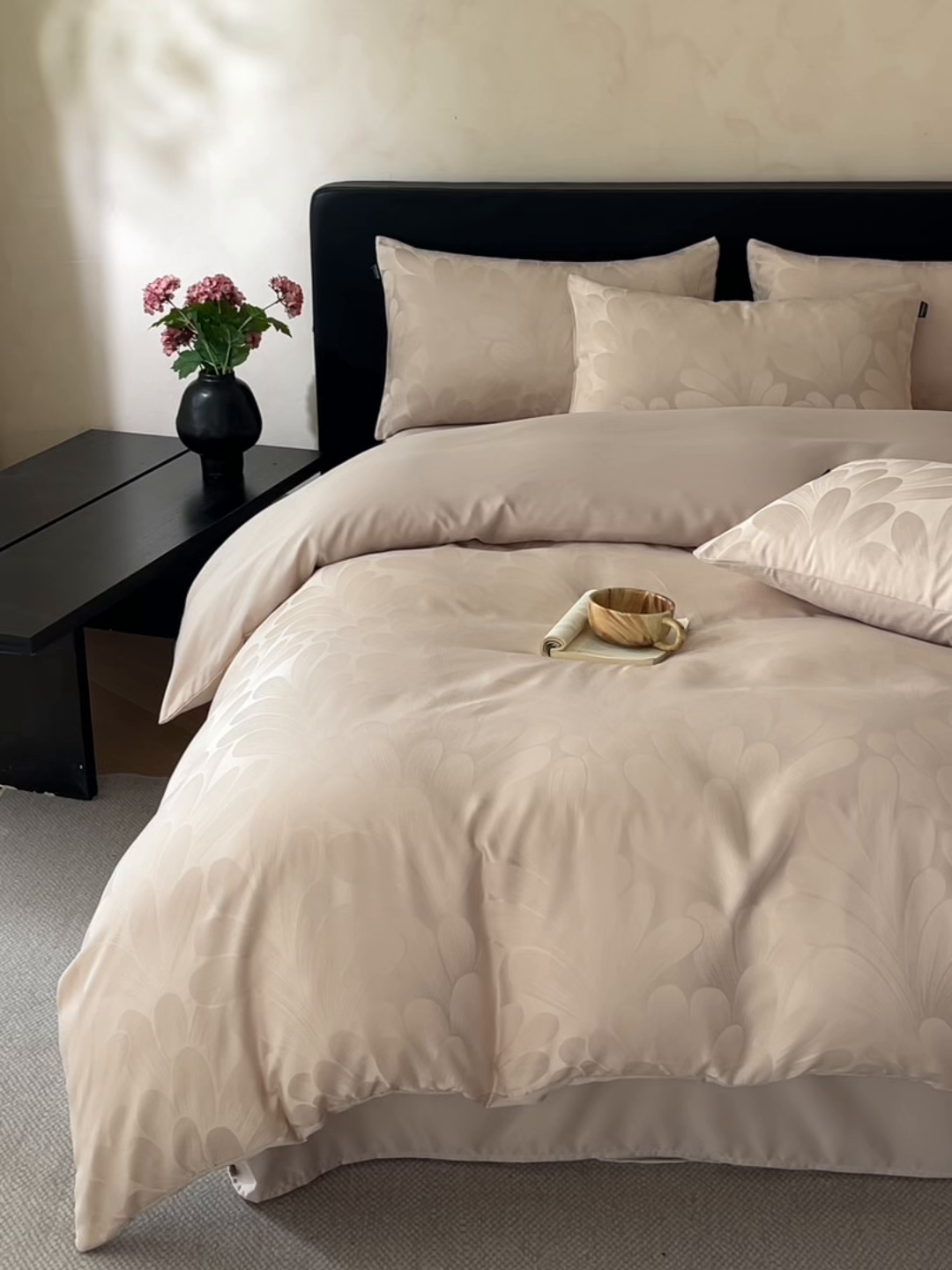 91家纺网 家纺一手货源 找家纺 米彩家纺 2026新款A类水洗真丝天丝亮丝提花四件套 叶影香槟