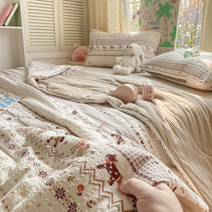 91家纺网 家纺一手货源 找家纺 老帅的工厂店 2026新款A类泡芙棉大豆夏被-费尔岛系列 费尔岛小马