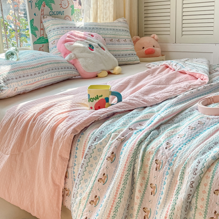 91家纺网 家纺一手货源 找家纺 老帅的工厂店 2026新款A类泡芙棉大豆夏被-费尔岛系列 木马集