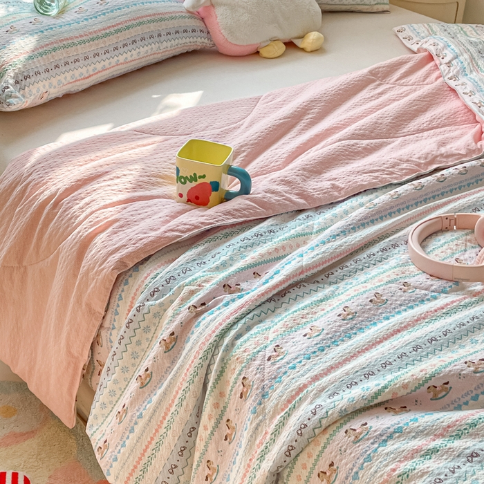 91家纺网 家纺一手货源 找家纺 老帅的工厂店 2026新款A类泡芙棉大豆夏被-费尔岛系列 木马集